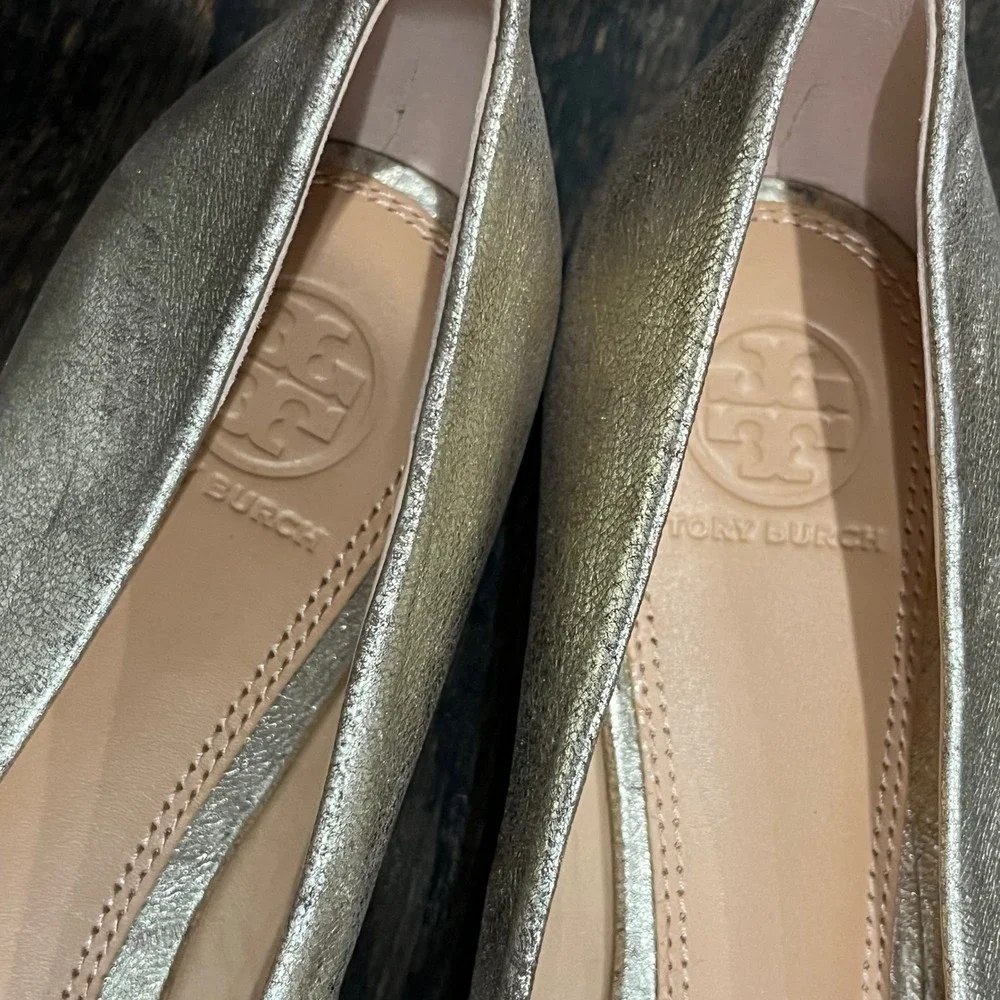Tory Burch Metallic Gold Pointed Toe Logo Flats - Picture 7 of 9